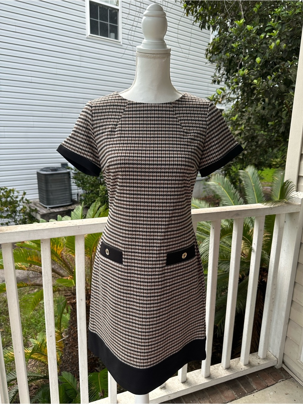 Short Sleeve Houndstooth Shift Dress